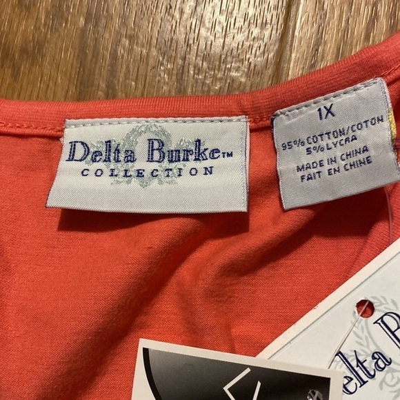 Delta Burke Collection Salmon Mid Sleeve Women’s V Neck Top (Size 1X 18W - 20W) - Picture 4 of 8